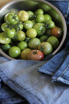 Cadeaux des collègues, jeans usagés et tomates vertes